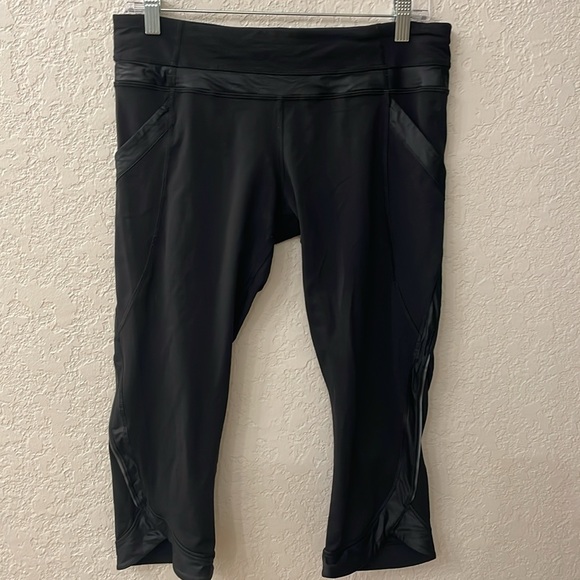 Women's Lululemon Chase Me Crop II Leggings, Black, Size 10 - Picture 8 of 13